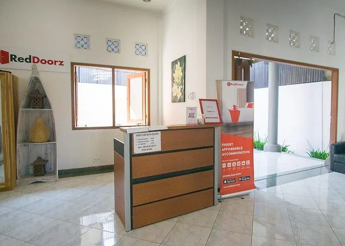 Reddoorz @ Jalan Gatot Subroto Pensión
