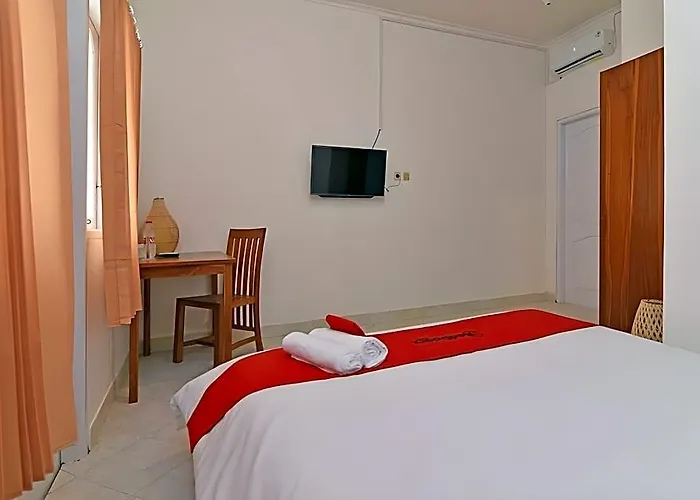 Reddoorz @ Jalan Gatot Subroto Pensión 2*
